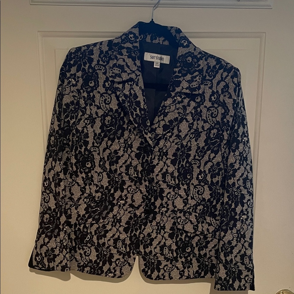 Suit Studio Black and Cream Blazer